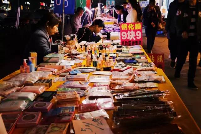 最新地摊货产品图片，时尚与实用完美结合的地摊宝藏！